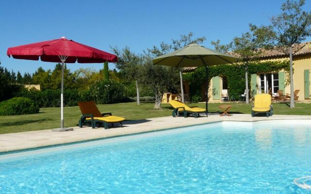 Agréable Villa Familiale Avec Piscine Chauffée, Grand Jardin, Située Proche du Centre du Village de Mouriès Au Coeur Des Alpilles, 10 Personnes, Ls1-140 Baguie Roso