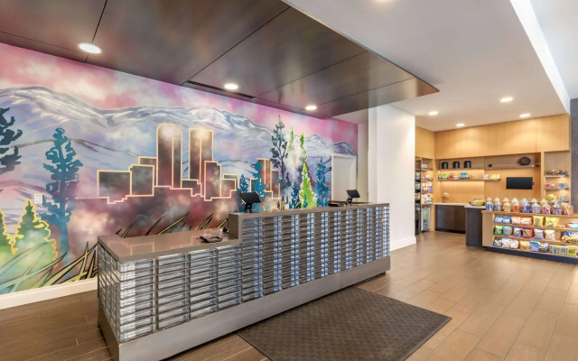 Cambria Hotel Denver Downtown RiNo