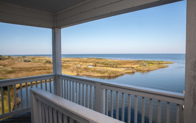 Spartina 3 Bedroom Cottage by RedAwning