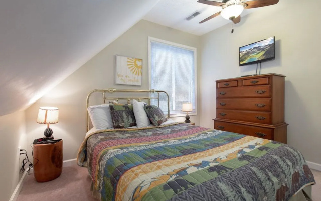 Kickback Kabin by Jackson Mountain Rentals