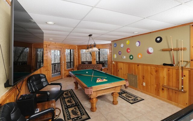 Smoky Treehouse Lodge #614