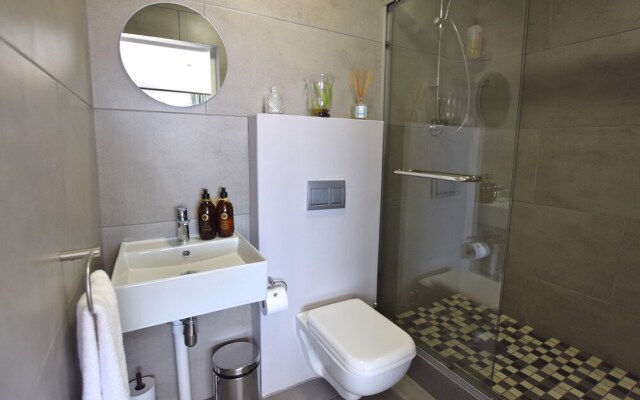 Dolphin House Apartments