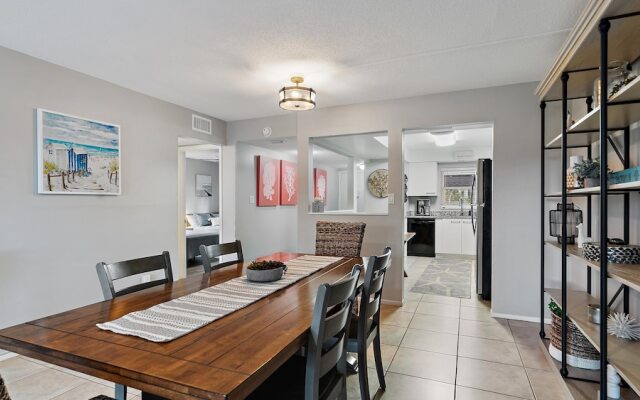 Beach Way Getaway 2 Bedroom Condo by RedAwning