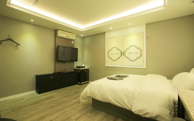 Suwon City Hall Station La Mer