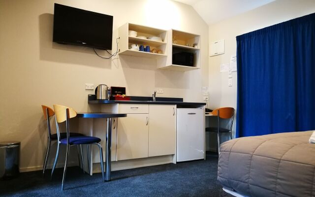 Airport Birches Motel