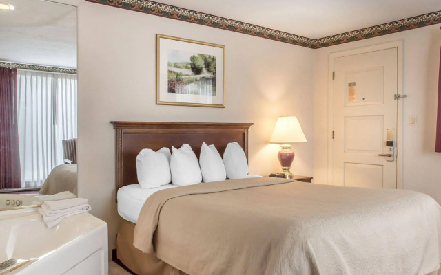Quality Inn Breeze Manor