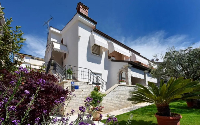 Apartments Sanja in one of favourite part of Poreč beach area