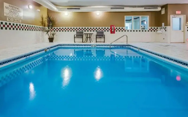 Country Inn & Suites Gurnee