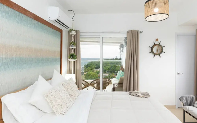 The Farallon Beach Condo by Acomodo