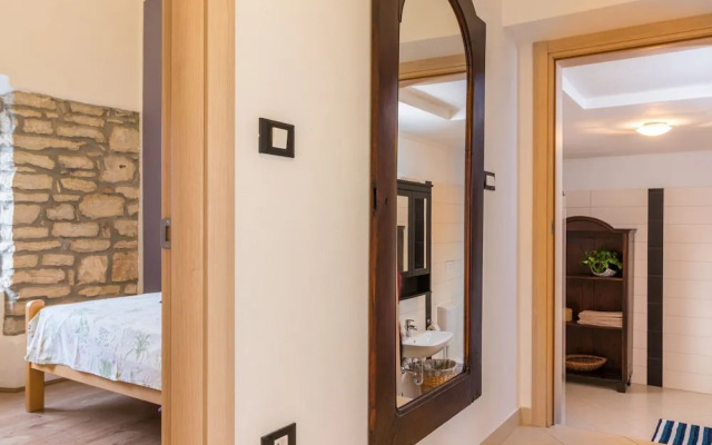 Apartment With Private Pool in Pula