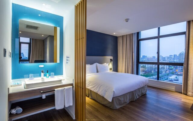 Holiday Inn Express Haining City Center