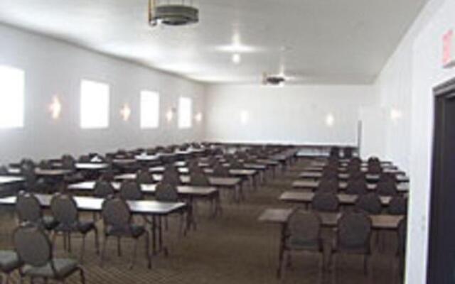 Mackinaw Beach & Bay Inn & Suites