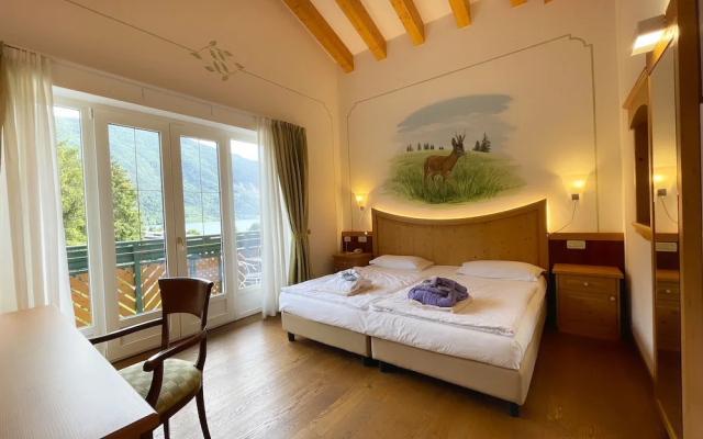 Alle Dolomiti Boutique Lake Hotel