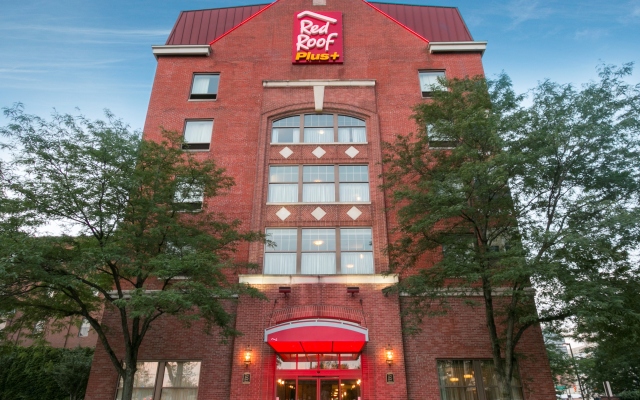 Red Roof Inn PLUS+ Columbus Downtown-Convention Center