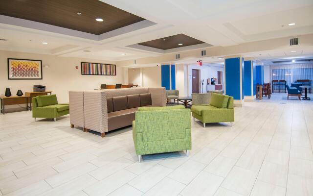 Holiday Inn Express & Suites Ocean Springs by IHG