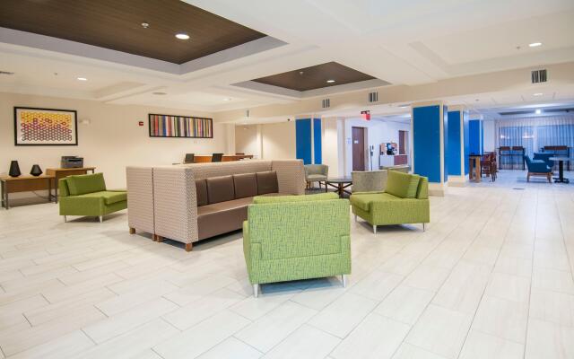 Holiday Inn Express & Suites Ocean Springs, an IHG Hotel