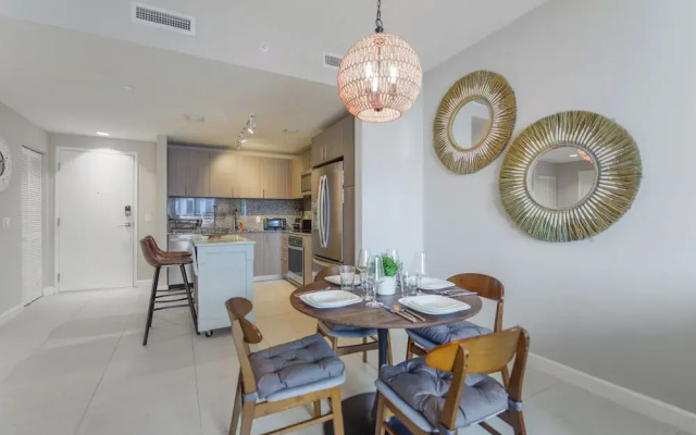 Downtown Doral Condo w-Free Parking