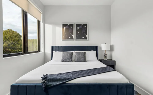Upstay! New Renos Spacious Apartment Near Soco