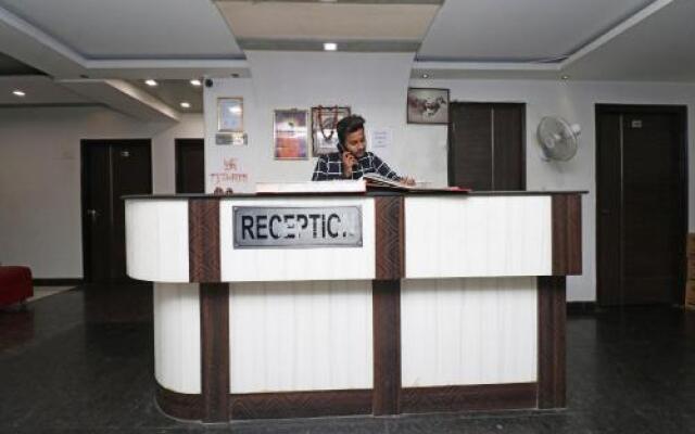 OYO Premium Swaroop Nagar