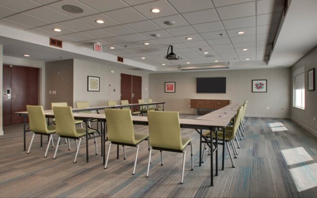 Holiday Inn Express & Suites Aurora - Naperville by IHG
