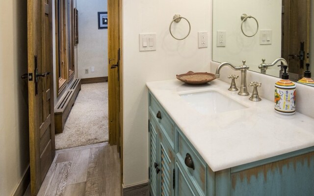 Village Center Condo 1F