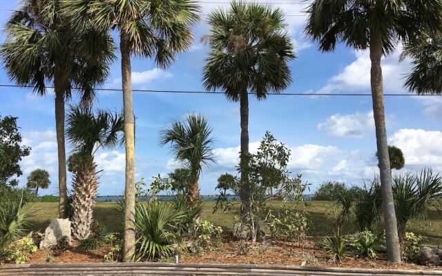 Tropical Inn Palm Bay