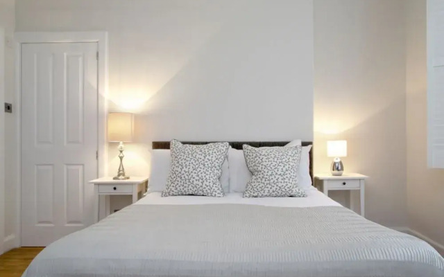 Edinburgh City Centre Apartment
