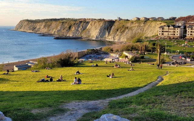 Cozy Yellow Home in Getxo