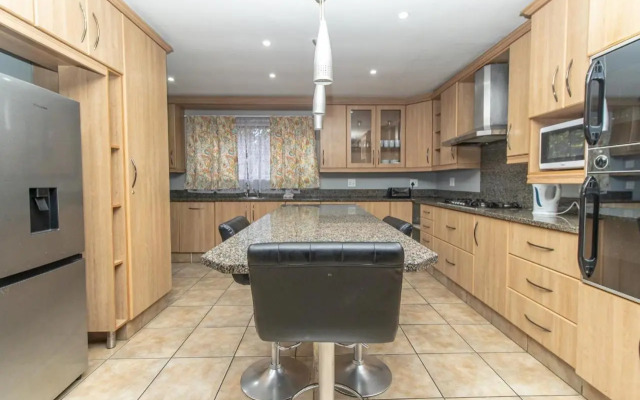 Vakhusi on 7 Joycelyn