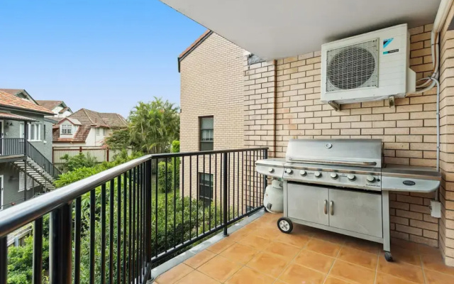Charming 2-bed Apartment With City Views