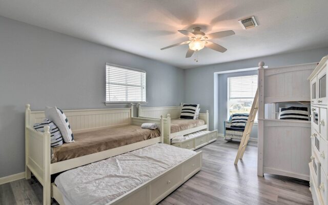 Oceanfront Galveston Home - Walk to Beach!