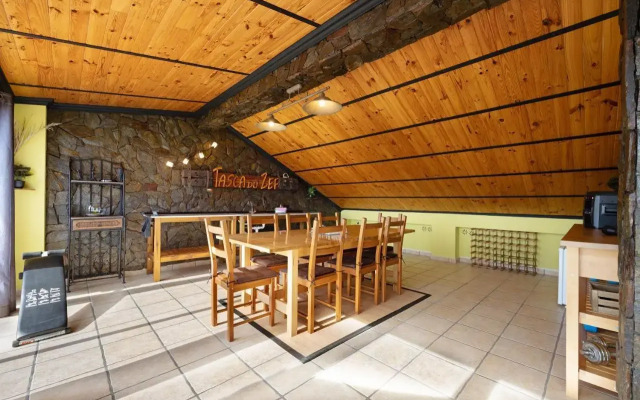 Friendly House