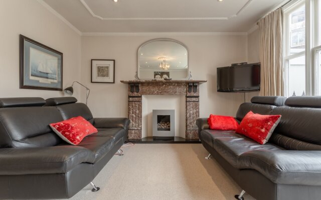 Luxury 2 Bedroom Property in Belgravia