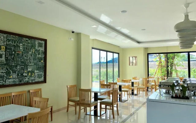 Porestva Hotel Sriracha