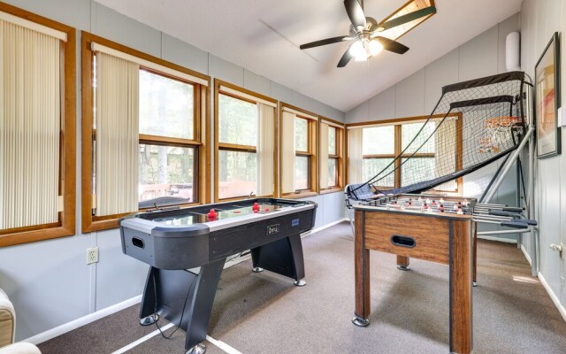 Tobyhanna Retreat w/ Deck, Pool + Lake Access!