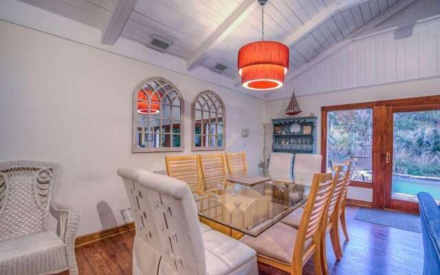 Island Oasis 6 Bedroom Holiday Home