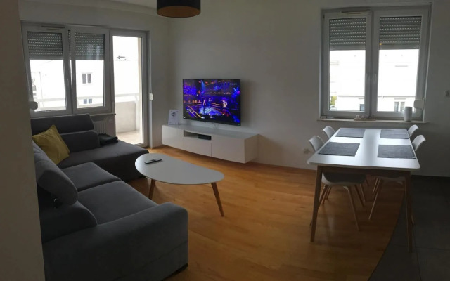 Apartament F&J 12