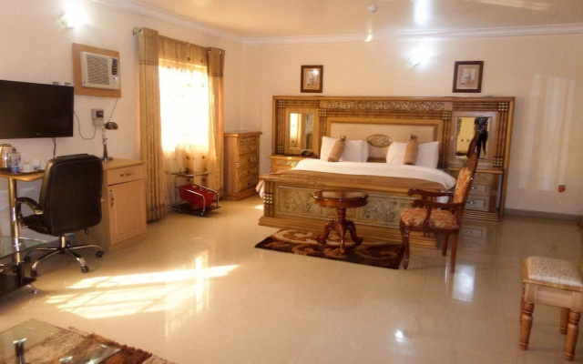 Elomaz Hotels, Abuja