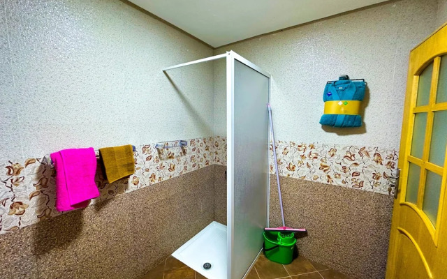 Apartment with pool direct access to sea