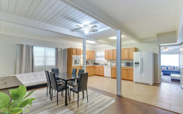 Walk to Beach: Galveston Vacation Rental!