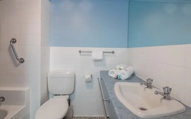 Cairns Holiday Lodge