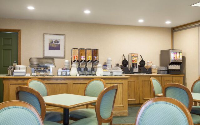 Country Inn & Suites Rochester-Henrietta, NY