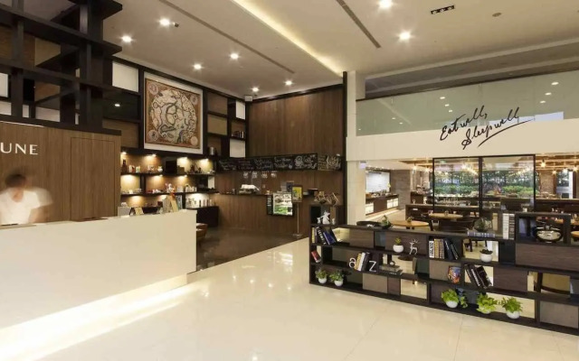 Hotel June