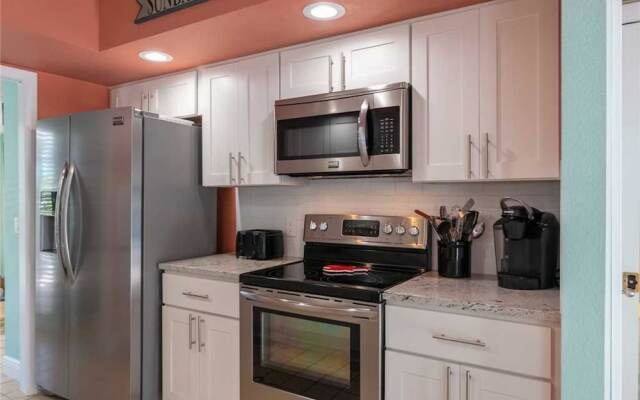 Anna Cabana Bungalow #4 by RedAwning