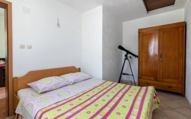 Branko - Large Terrace - H