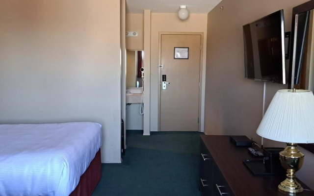 Travelodge by Wyndham Lacombe