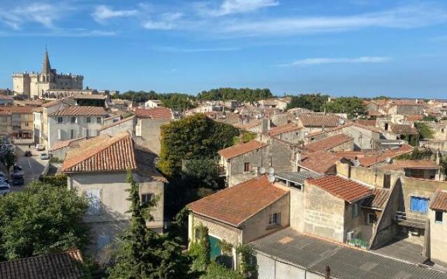 Bel appartement avec vue sur les toits (nouveau)