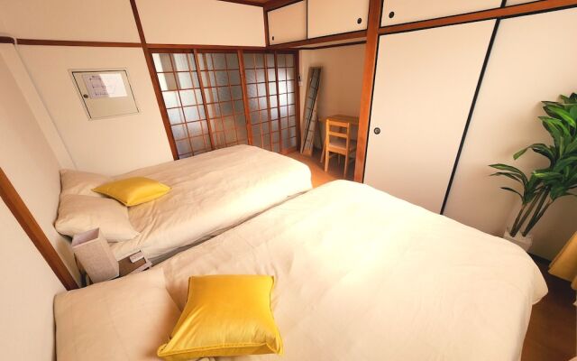 Namba 1 Station.4people.Japanese fell