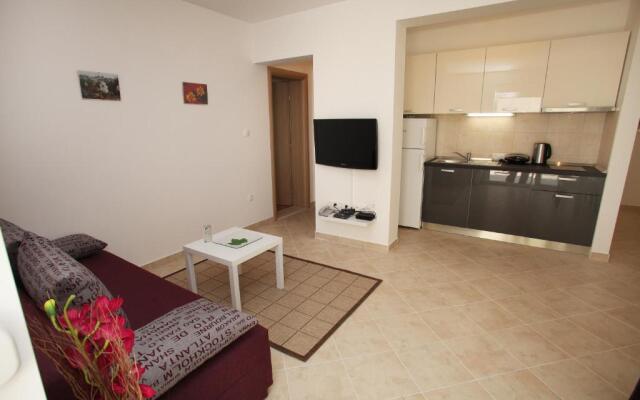 Villa Iris Apartments