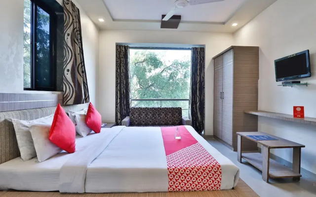 OYO 2389 Hotel The Grand Pritam